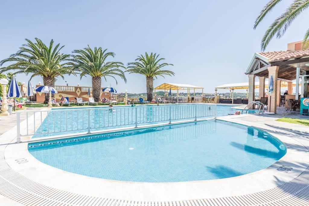 Kapetanios Apartments Agios Stefanos Avliotes  ภายนอก รูปภาพ