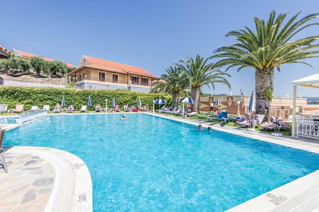 Kapetanios Apartments Agios Stefanos Avliotes  ภายนอก รูปภาพ