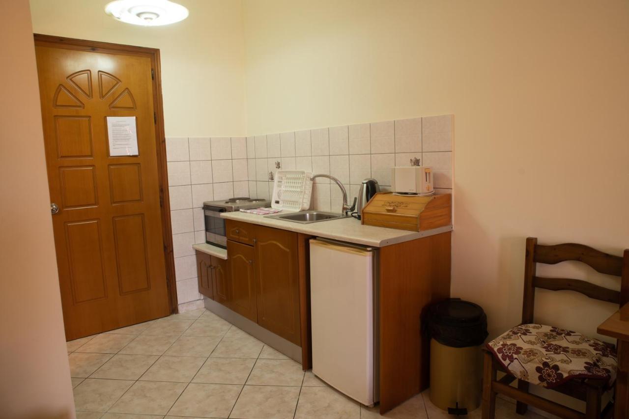 Kapetanios Apartments Agios Stefanos Avliotes  ภายนอก รูปภาพ