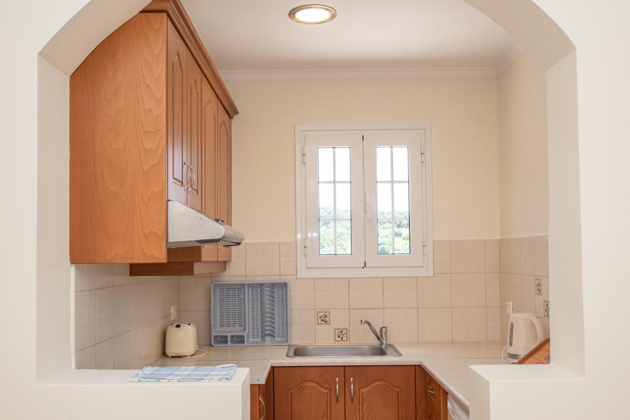 Kapetanios Apartments Agios Stefanos Avliotes  ภายนอก รูปภาพ