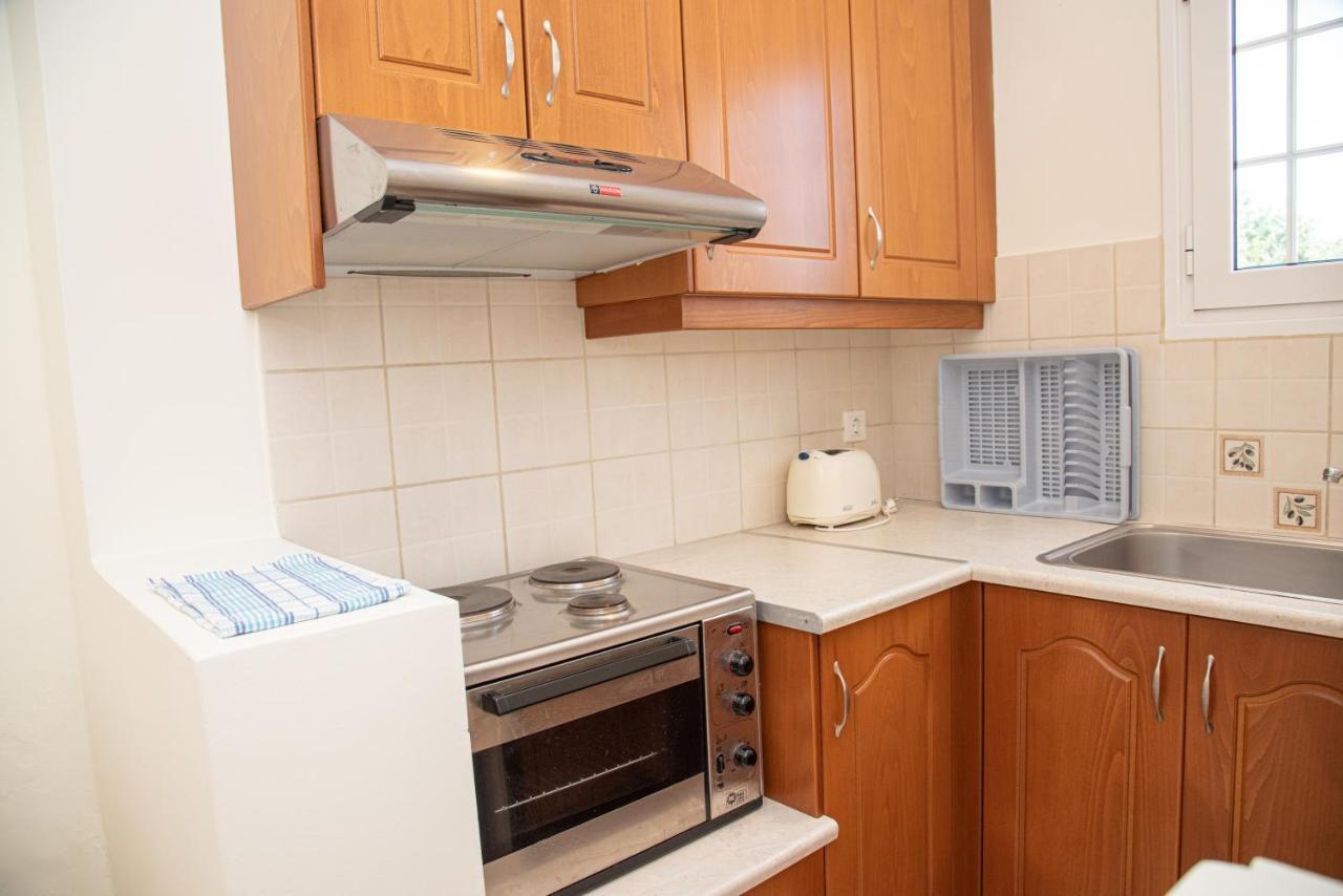 Kapetanios Apartments Agios Stefanos Avliotes  ภายนอก รูปภาพ