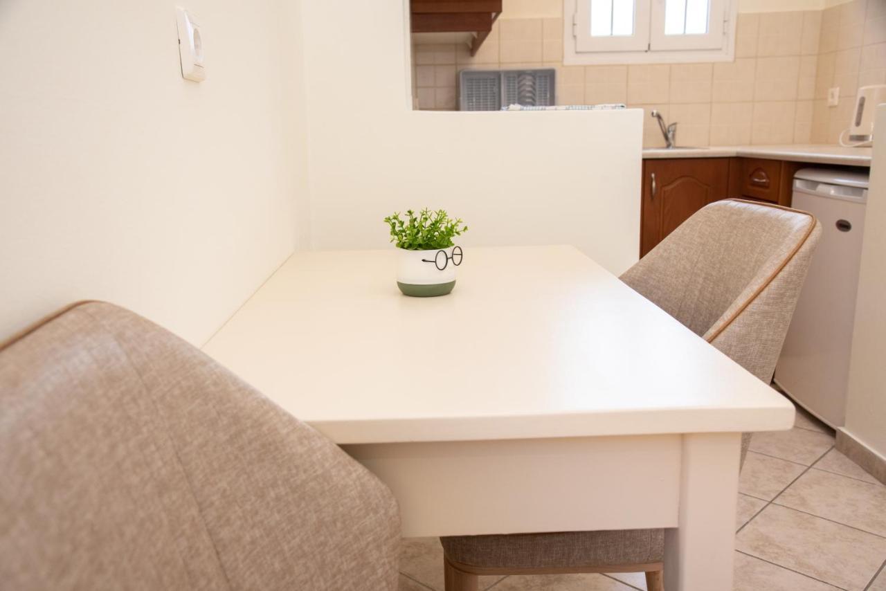 Kapetanios Apartments Agios Stefanos Avliotes  ภายนอก รูปภาพ