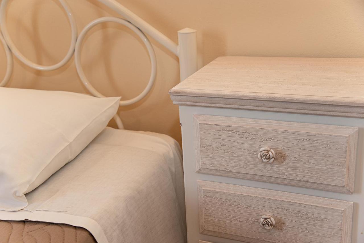 Kapetanios Apartments Agios Stefanos Avliotes  ภายนอก รูปภาพ
