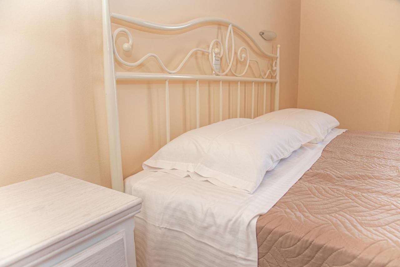 Kapetanios Apartments Agios Stefanos Avliotes  ภายนอก รูปภาพ